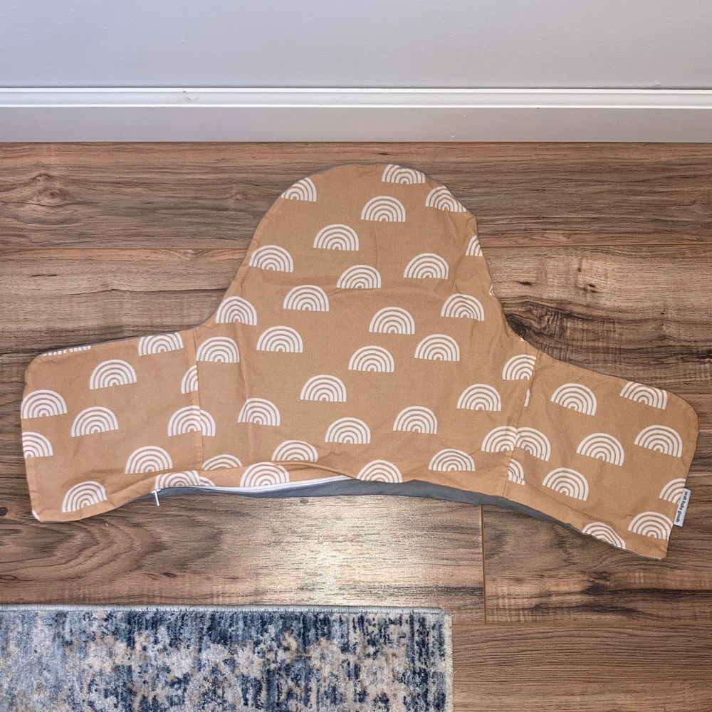 #172. 🆕 NWOT - Yeah Baby Goods Adorable Rainbow High Chair Cushion Cover